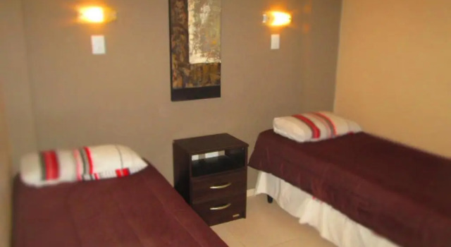 Четырёхместный номер Standard Hotel Llota Queens en Frias