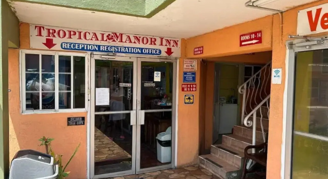 Tropical Manor Inn