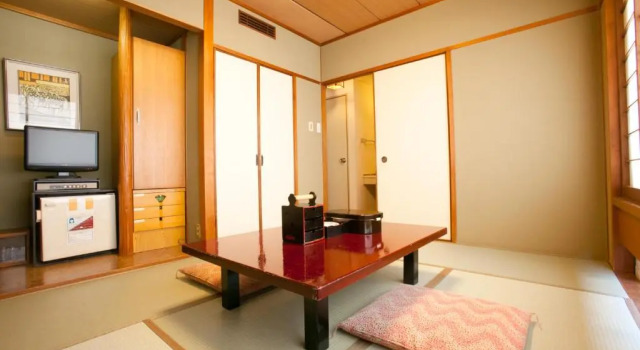 Трёхместный номер Japanese Style Yamatoya Honten Ryokan Osaka