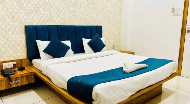 Номер Deluxe FabHotel Shyam Palace