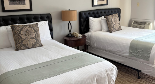 Четырёхместный номер Standard с балконом и с видом на реку Liscombe Lodge Resort & Conference Center
