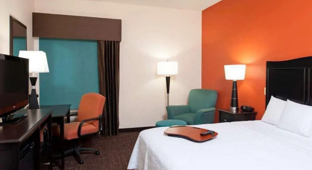 Номер Standard с видом на бассейн Spark By Hilton Stevensville