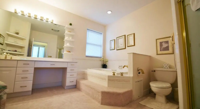 Ocean Sunrise Apartment 5