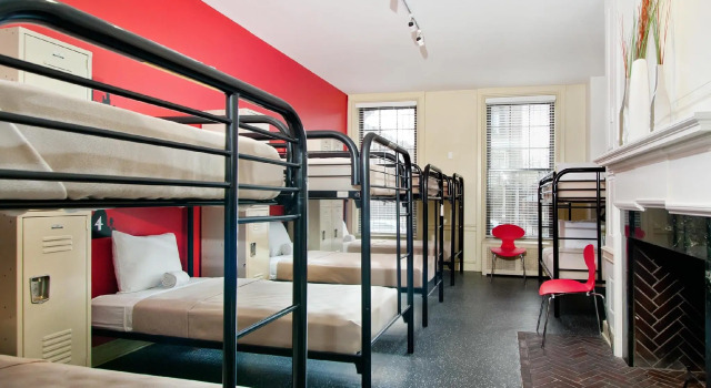Кровать в общем номере Chicago Getaway Hostel