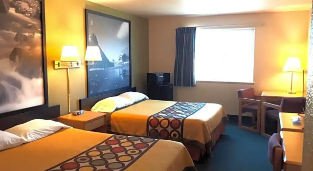 Номер Standard с видом на горы Super 8 by Wyndham Hamilton