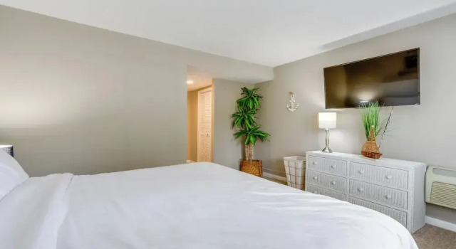 Апартаменты Walk to Shops & Lake: Pool-view Osage Beach Unit