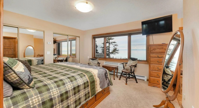 Kenai Vacation Rental w/ Volcano Views & Decks!, Rezerwuj Hotel Kenai 