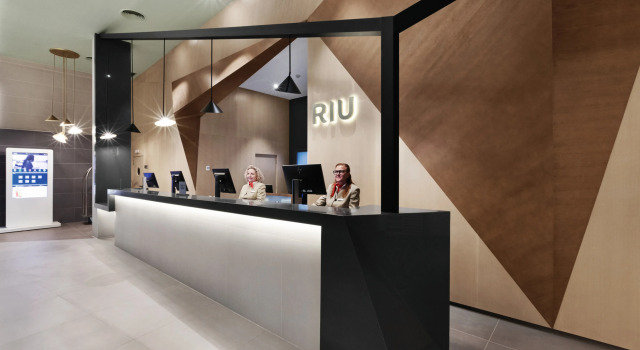 Отель Hotel Riu Playa Park