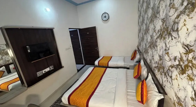 Номер Luxury Hotel Hanuman Palace-450 meter Khatu Shayam Ji Temple