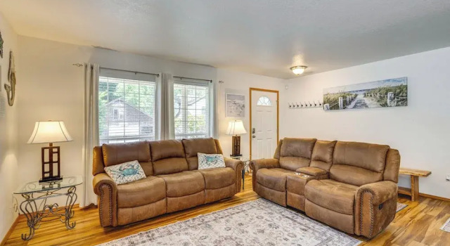 Half Mi to Beach: Rockaway Beach Home w/ Grill!, Varaa Hotelli Rockaway Beach 
