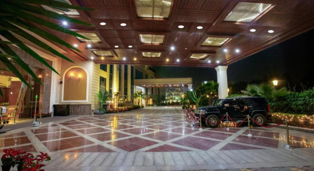 The Gaurs Sarovar Premiere, Забронировать Отель Газиабад штат Уттар-Прадеш