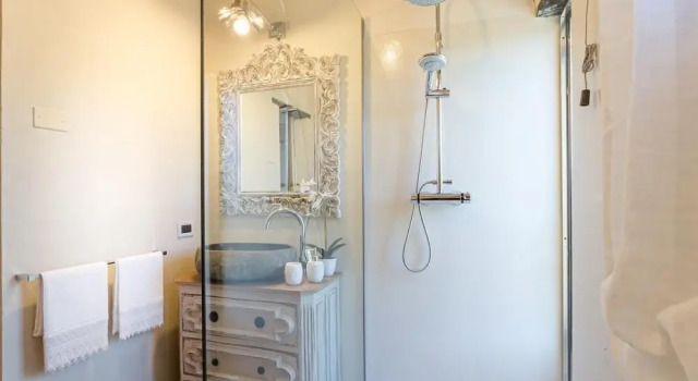 Вилла Rosyabate Cottage, with Private Garden and views between Lucca and Pistoia