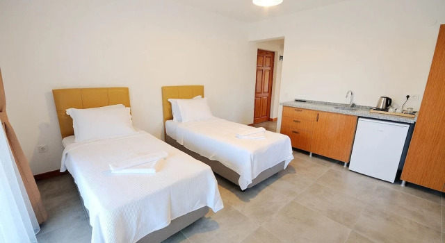 Люкс Comfort с 2 комнатами с балконом Karaincir Suit Otel