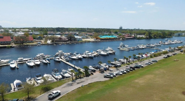 Yacht Clubs #1-801C - 1 Br Condo, Забронировать Апартаменты/квартира Отели Миртл-Бич с парковкой, рядом с Концертный зал House of Blues Myrtle Beach, Парковка