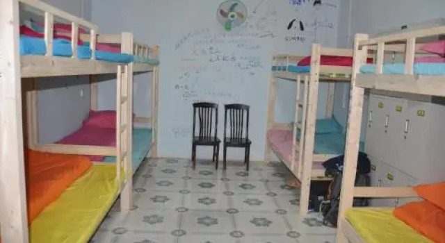 Blooming Azaareas International Youth Hostel, Boek Hostel Qiubei Yunnan