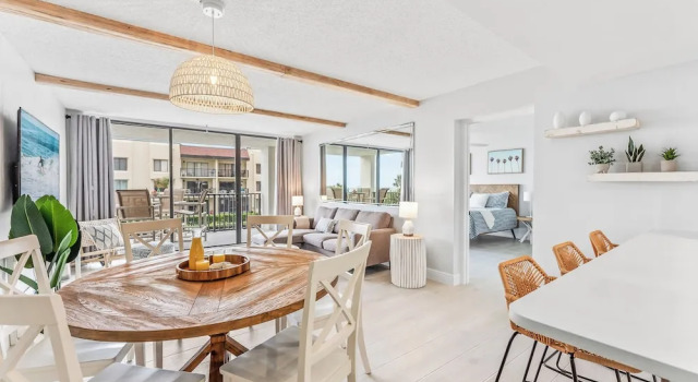 Апартаменты с 2 комнатами с балконом Cape Winds - Oceanfront Pool, Tennis & Sauna Condos near Port Canaveral
