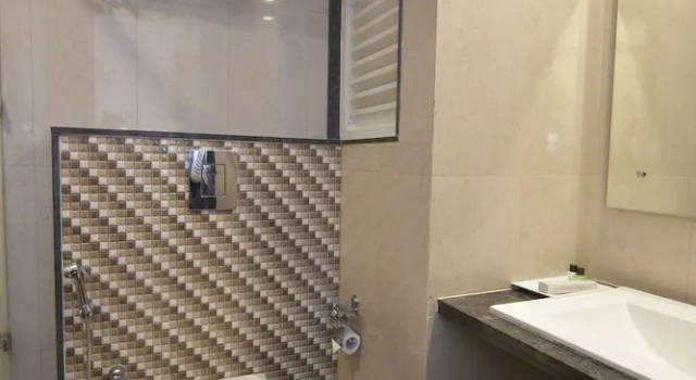 Люкс c 1 комнатой с видом на город I V Sanctum Hotel