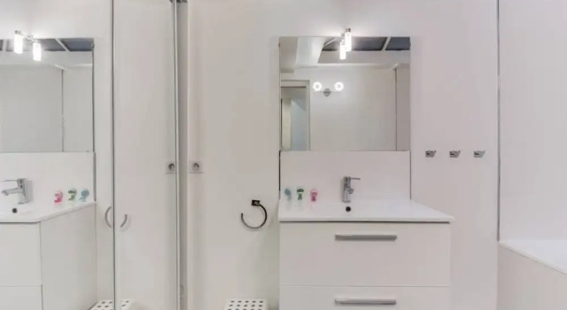 Beautiful Apartment In The 17Th District, Забронировать Апартаменты/квартира Париж Иль-де-Франс, рядом с Вокзал Сен-Лазар