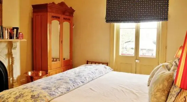 Апартаменты Fire Station Inn