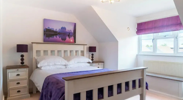 Superb 4BD Stay in Wyton and Houghton Village, Varaa Lomakoti Mökit kohteessa Merseyside, Mökki