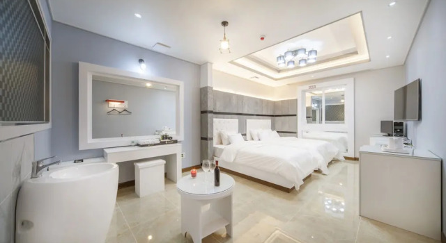 Standard Twin room Samho Hotel