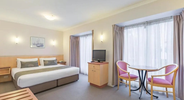 Семейный номер Standard The Waverley International Hotel