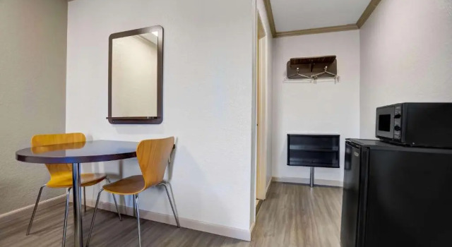 Четырёхместный номер Standard Motel 6-Red Bluff, CA
