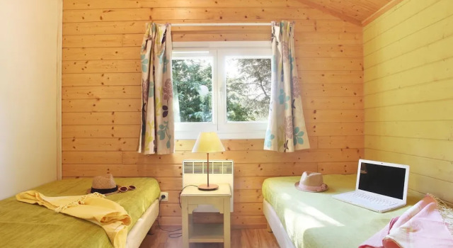 Chalet in Provence With Shady Pine Retreat, Забронировать Шале Коттеджи Calanques National Park, Коттедж