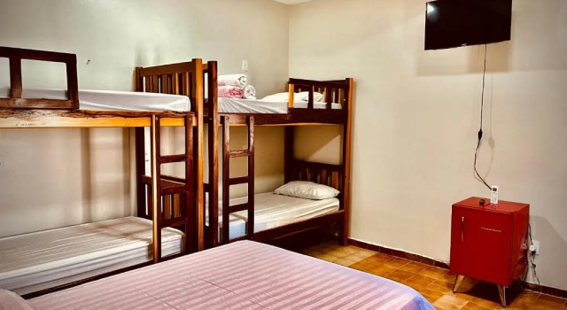 Люкс с видом на бассейн Dom Alberto Hostel