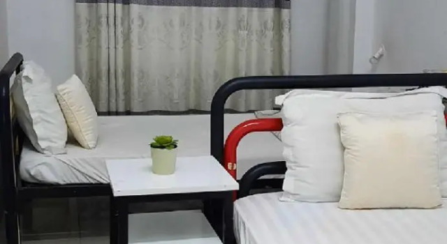 Кровать в общем номере Khoi Hostel