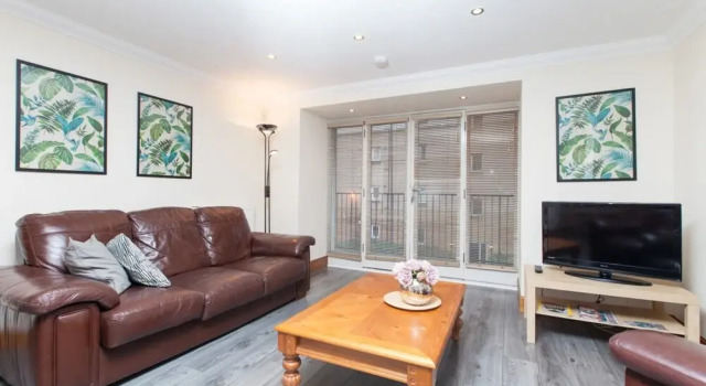 2 Bedroom Flat In Converted Distillery In Edinburgh, Забронировать Отель Отели Эдинбурга 3 звезды, рядом с Gambado, 3*