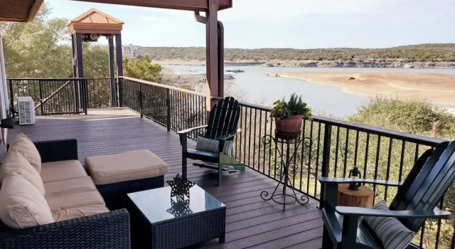 Коттедж Luxury Lake Life - Boat Dock, Outdoor Kitchen, Basketball Court, Game Room & Bar