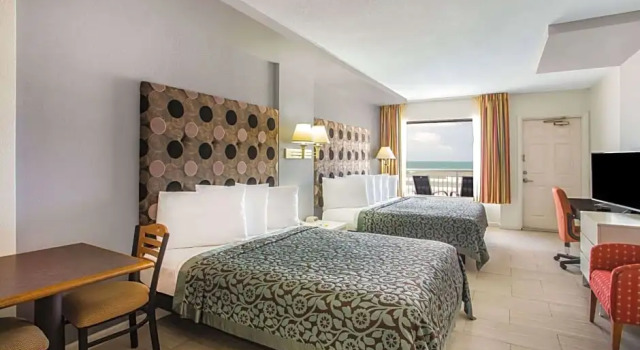 Двухместный номер Standard oceanfront Days Inn by Wyndham Ormond Beach