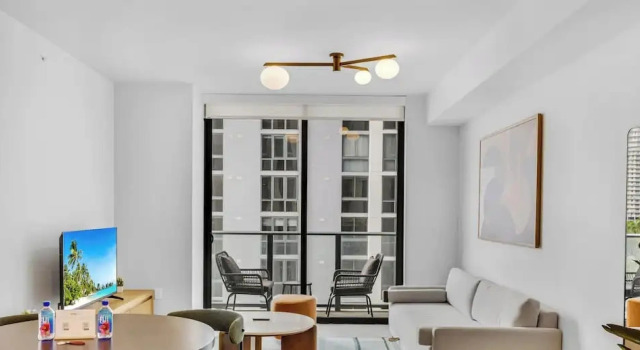 The Crosby Exclusive Condo - Pool & Gym