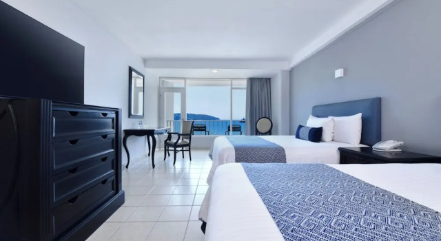 Номер Standard с балконом и с видом на океан Krystal Beach Acapulco