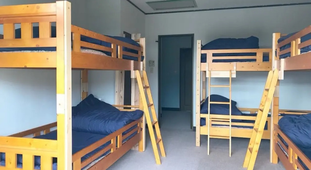 Кровать в общем номере Guesthouse-Lahar- Hostel