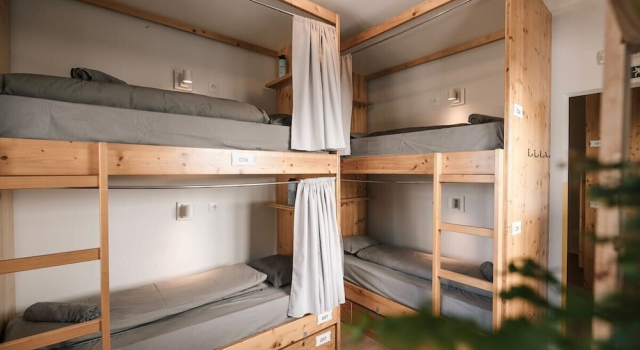 SURFbase Lisbon, Забронировать Отель «постель и завтрак» Отели Costa Azul с парковкой, Парковка