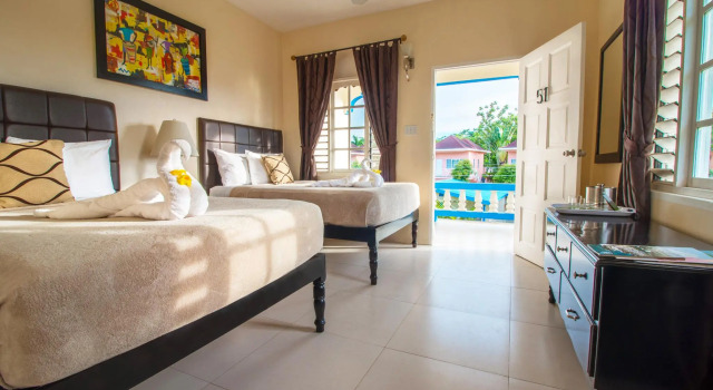 Четырёхместный номер Standard с видом на сад Travellers Beach Resort