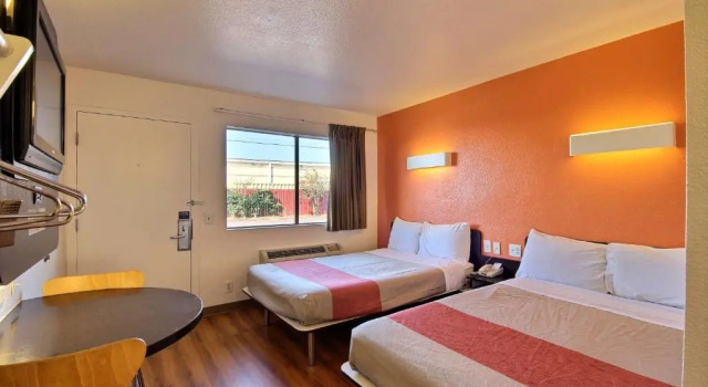 Четырёхместный номер Standard Motel 6-Laredo, TX - South