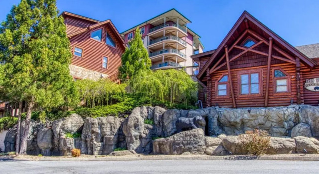 Апартаменты Gorgeous 2BD 2BTH Condo with Mountain Views Pool Hot Tub Game Room Close to Parkway