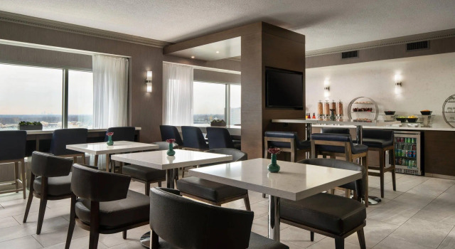 Четырёхместный номер Standard Marriott Indianapolis North