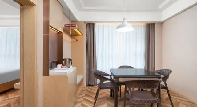 Люкс Vienna Hotel (Queshan Longshan Avenue)
