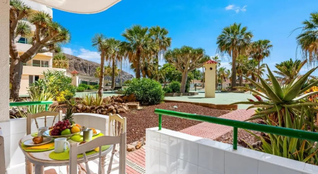 Апартаменты 1012 Los Cristianos front row sea, pool free WiFi