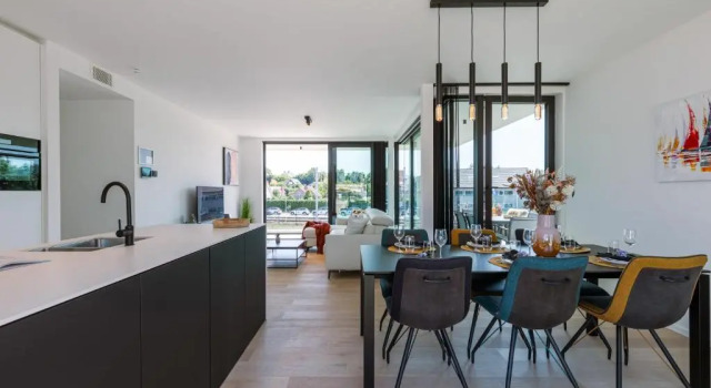 Апартаменты New Luxurious and Modern Apartment With Parking