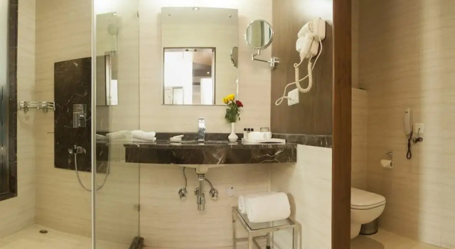 Номер Executive The Athena Hotel