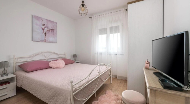 Gorgeous Home In Radeki Glavica, Забронировать Отель Отели и гостиницы Лоборика, Отель