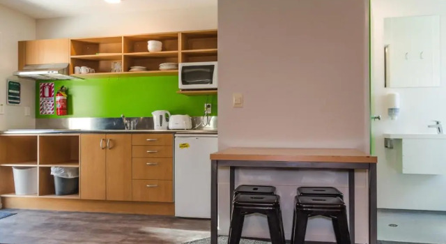 Кровать в общем номере Haka House Wanaka