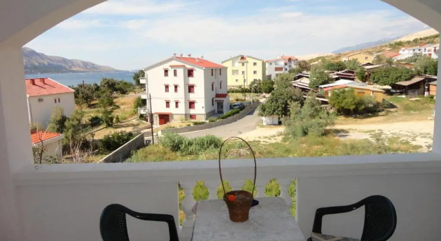 Студия с балконом и с красивым видом из окна Apartments Edina