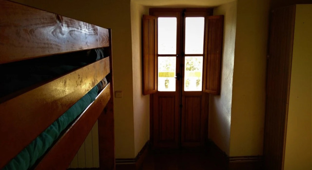 Кровать в общем номере (мужской номер) Albergue Rural Mandoia - Hostel