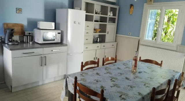 Коттедж с видом на сад Gite les Glycines